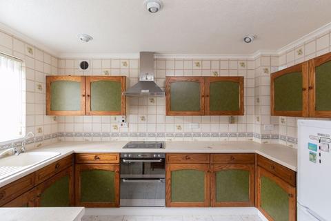 6 Lake Avenue, Bromley, BR1 4EN