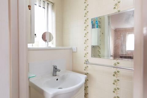 6 Lake Avenue, Bromley, BR1 4EN