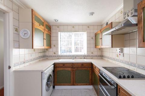 6 Lake Avenue, Bromley, BR1 4EN