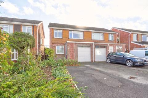 33 Avon Crescent, Romsey, SO51 5PX