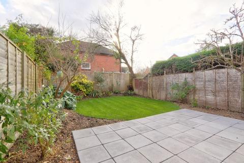33 Avon Crescent, Romsey, SO51 5PX