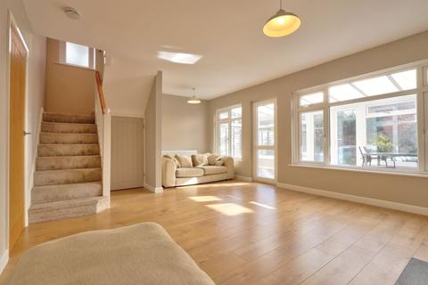33 Avon Crescent, Romsey, SO51 5PX