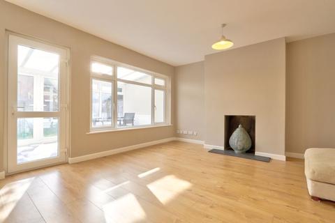 33 Avon Crescent, Romsey, SO51 5PX