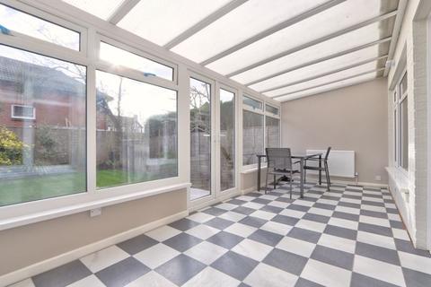 33 Avon Crescent, Romsey, SO51 5PX