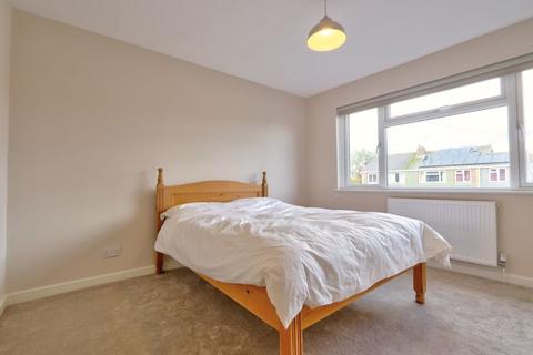 33 Avon Crescent, Romsey, SO51 5PX