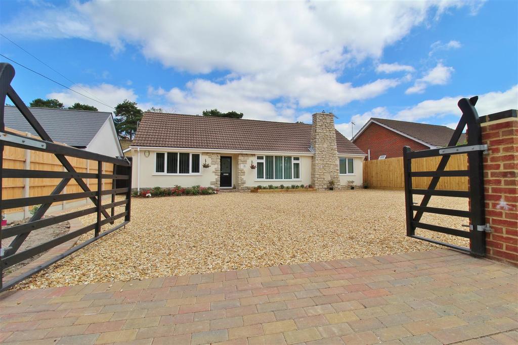 Braeside Road, St. Leonards, Ringwood 4 bed detached bungalow £550,000