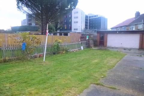 21 Berkeley Avenue, Hounslow, TW4 6LE