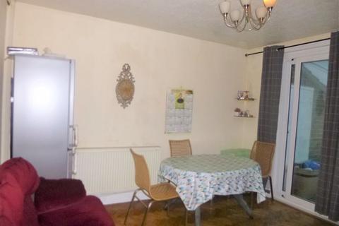 21 Berkeley Avenue, Hounslow, TW4 6LE