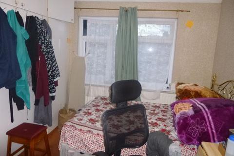 21 Berkeley Avenue, Hounslow, TW4 6LE