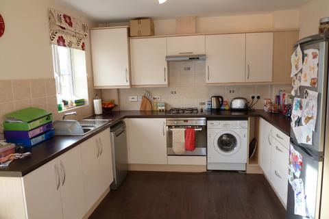 3 bedroom semi-detached house to rent, The Rydons