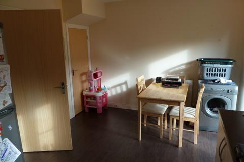3 bedroom semi-detached house to rent, The Rydons