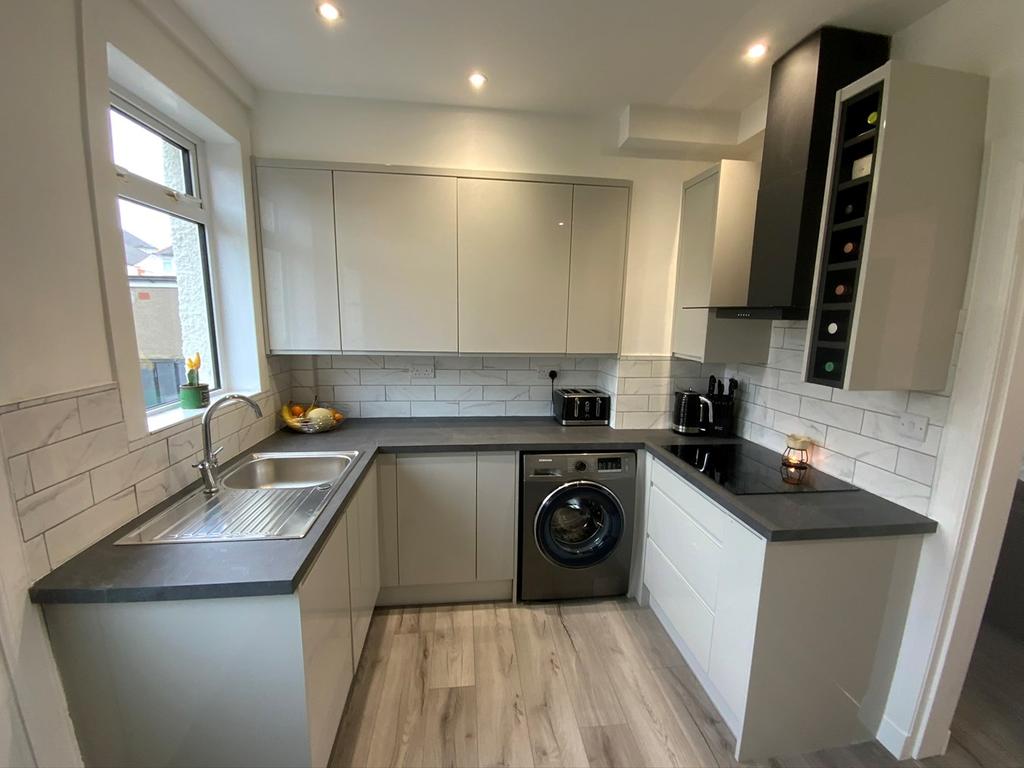 Broomhill Avenue, Burntisland, KY3 4 bed semidetached house £144,000