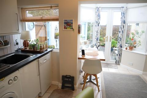 9 Randell Square, Pembrey, Burry Port, SA16 0TY