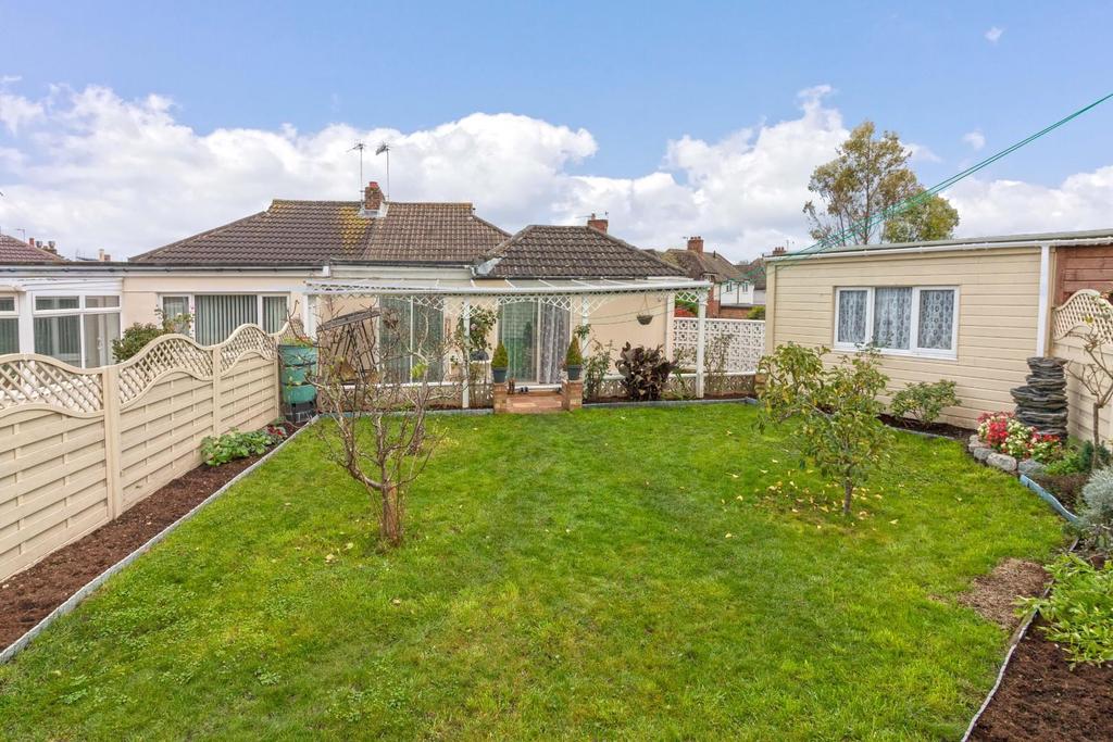 Buci Crescent, ShorehamBySea 3 bed semidetached bungalow £400,000
