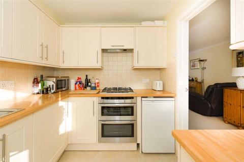 3 Fennells Mead, Epsom, KT17 1TX