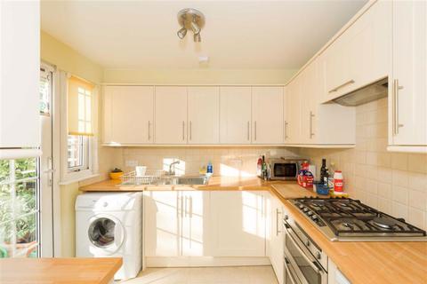 3 Fennells Mead, Epsom, KT17 1TX