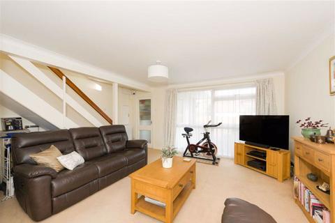 3 Fennells Mead, Epsom, KT17 1TX