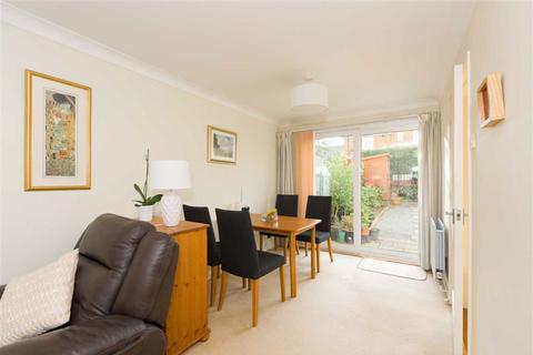 3 Fennells Mead, Epsom, KT17 1TX