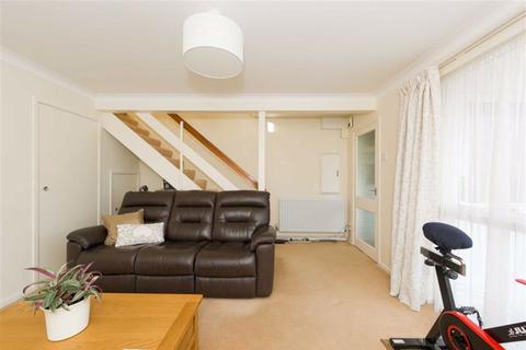 3 Fennells Mead, Epsom, KT17 1TX