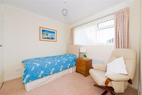 3 Fennells Mead, Epsom, KT17 1TX