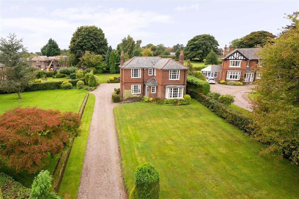 Chester Road, Malpas, SY14 3 bed detached house £1,250 pcm (£288 pw)