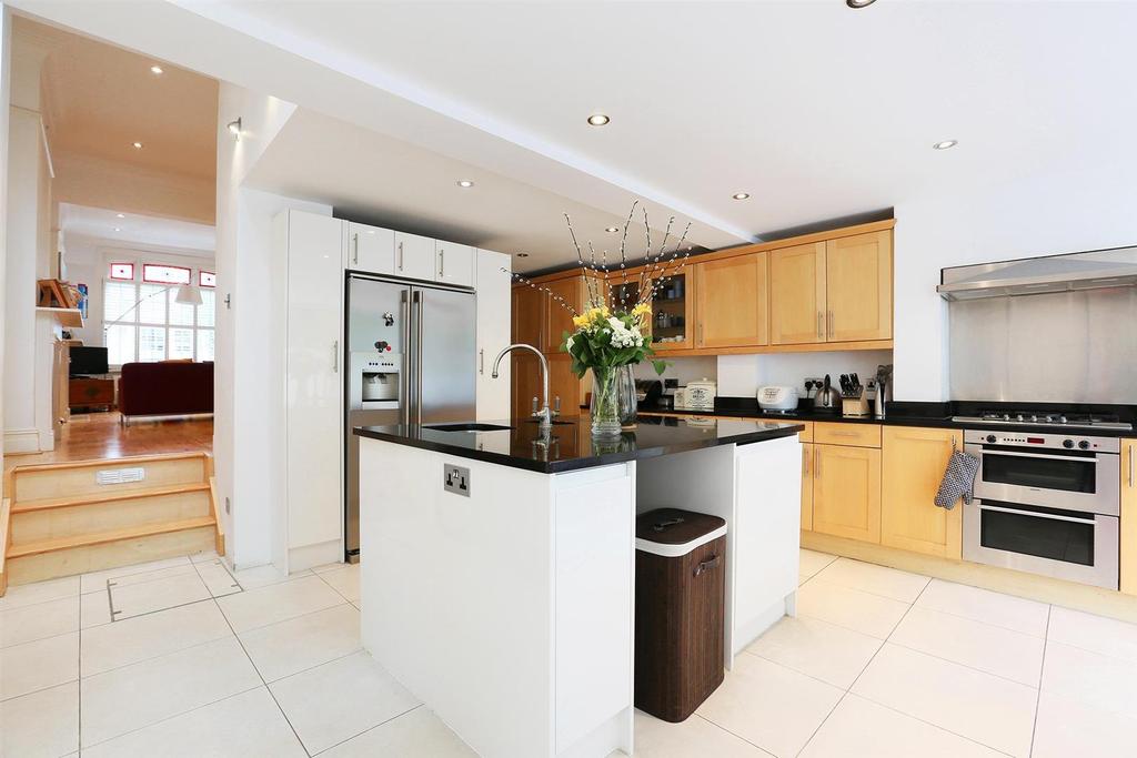 Pursers Cross Road, SW6 4 bed terraced house £3,683 pcm (£850 pw)