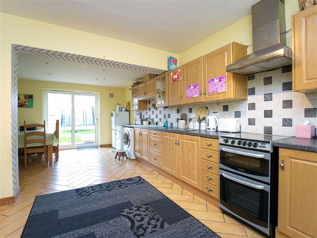 Aston Road, Wem, SY4 4 bed detached house £299,995