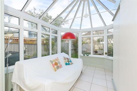 28 Hazon Way, Epsom, KT19 8HD