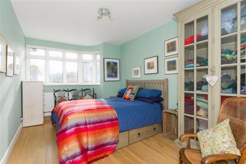 28 Hazon Way, Epsom, KT19 8HD