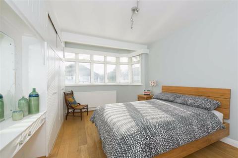 28 Hazon Way, Epsom, KT19 8HD