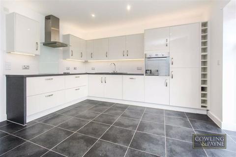 5 Abingdon Close, Basildon, SS15 6LJ