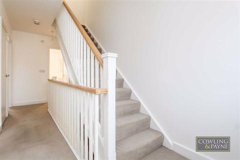5 Abingdon Close, Basildon, SS15 6LJ