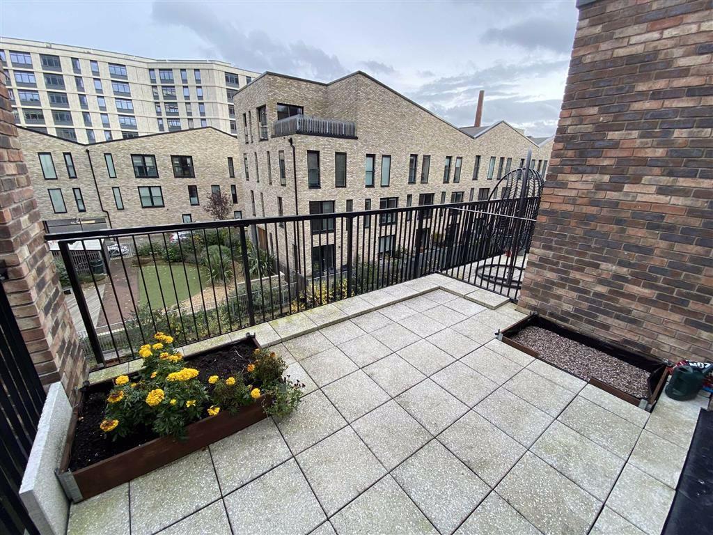 Lockgate Mews, New Islington 3 bed end of terrace house - £445,000