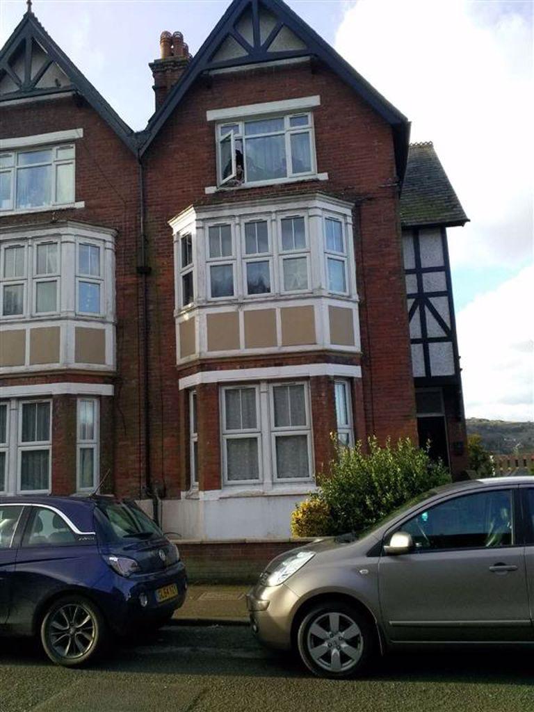 Leyburne Road, Dover, Kent, CT16 2 bed flat £590 pcm (£136 pw)