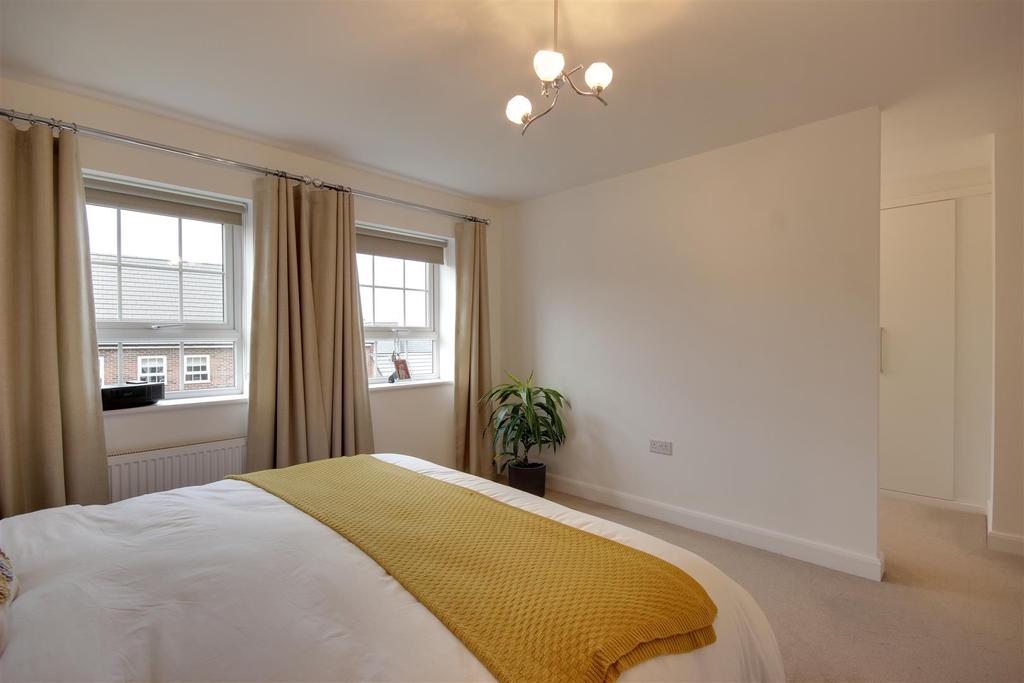 Bedroom 1 - Alternative View
