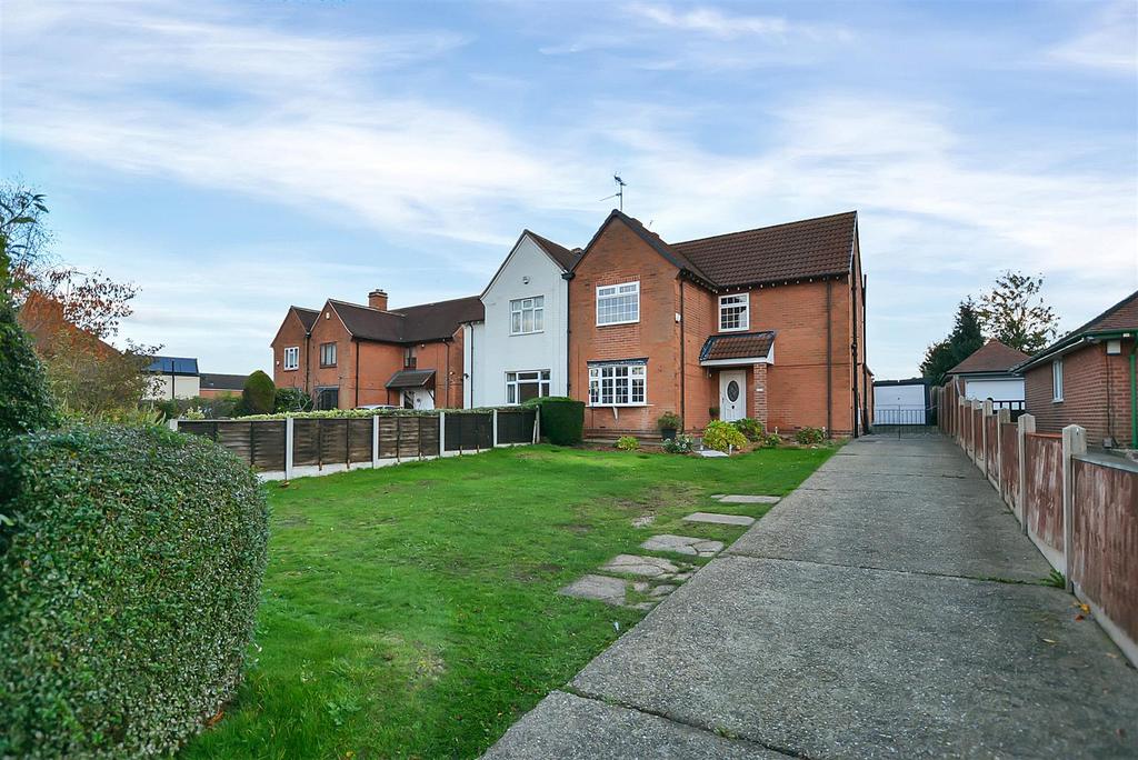 Debdale Lane, Mansfield 3 bed semidetached house £180,000