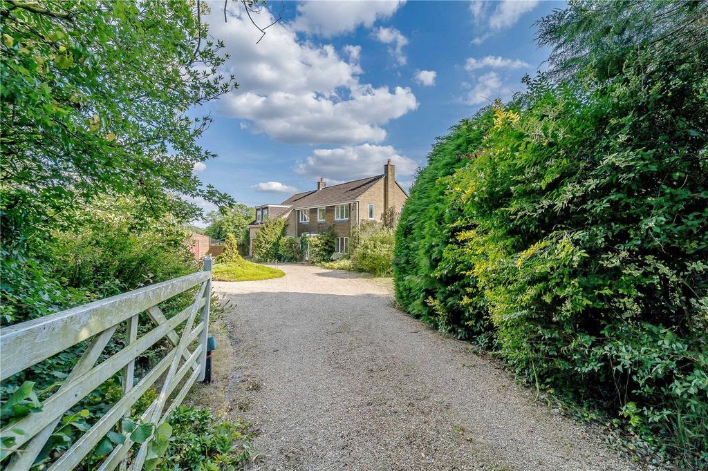 Crowell Hill, Chinnor, Oxfordshire, OX39 5 bed detached house £3,000