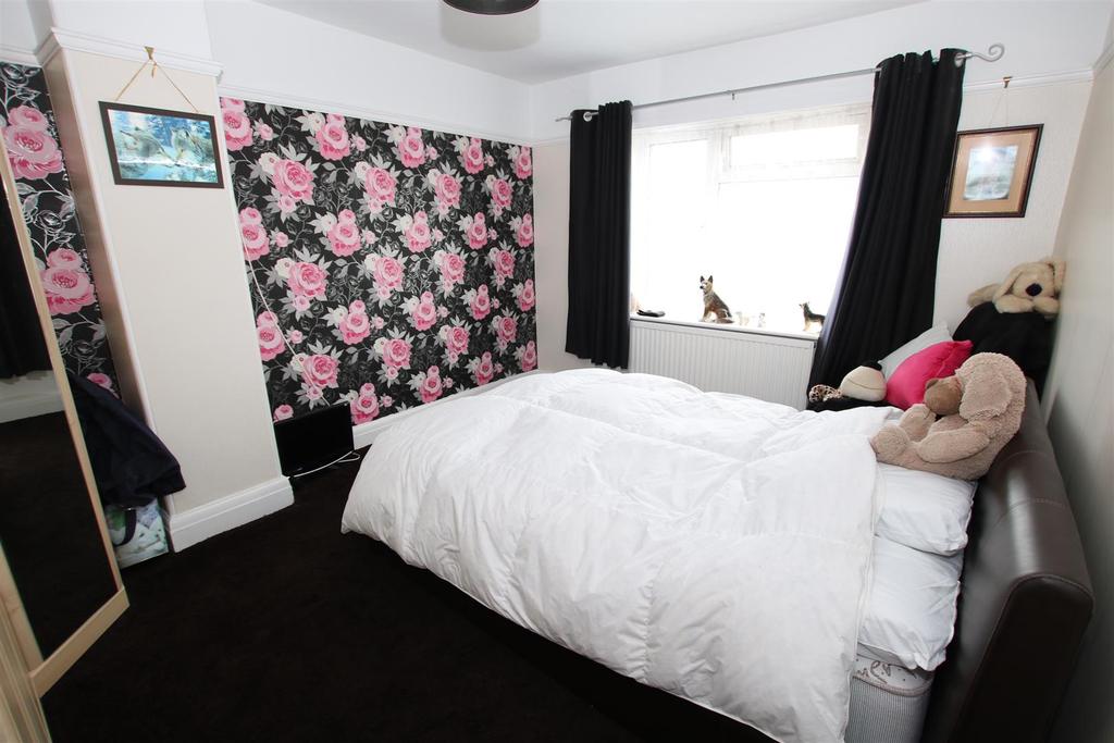 Bedroom 2.JPG