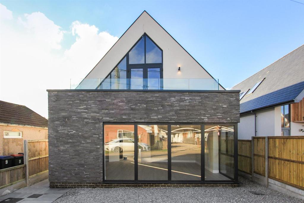 Hodgson Road, Seasalter, Whitstable 4 bed detached house £795,000