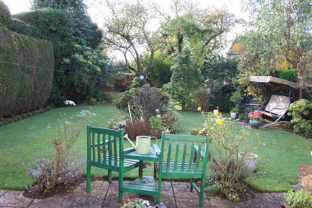 Stoneygate Drive, Hinckley 3 bed detached house £325,000