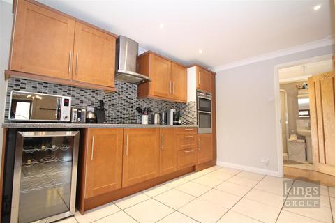 1 Bynghams, Harlow, CM19 5NR