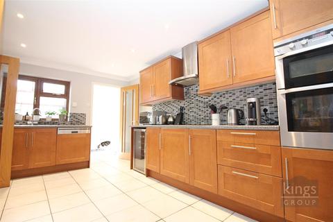 1 Bynghams, Harlow, CM19 5NR