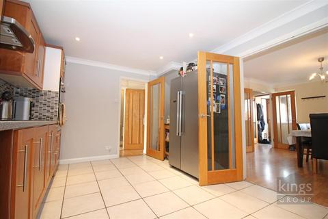 1 Bynghams, Harlow, CM19 5NR