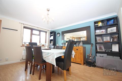 1 Bynghams, Harlow, CM19 5NR