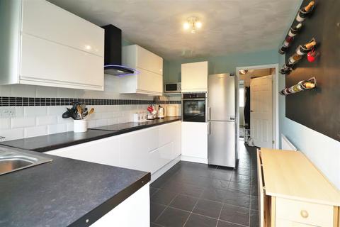 29 Bevis Close, Dartford, DA2 6HB
