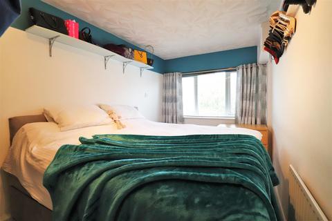 29 Bevis Close, Dartford, DA2 6HB