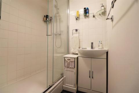 29 Bevis Close, Dartford, DA2 6HB