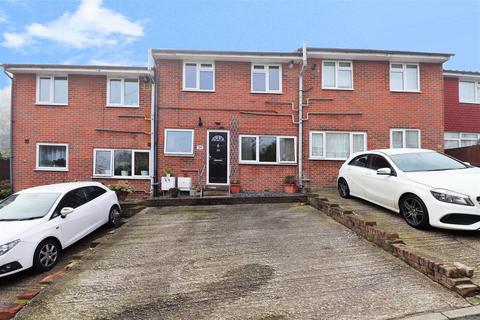 29 Bevis Close, Dartford, DA2 6HB