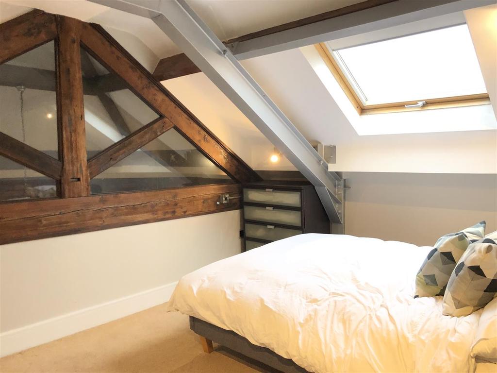 Master Bed.jpg