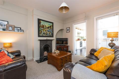 6 Bell Road, East Molesey, KT8 0SS